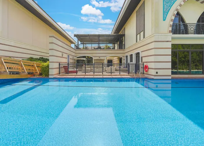 Zabeel Saray Royal Residences Lagoon Villa Dubai
